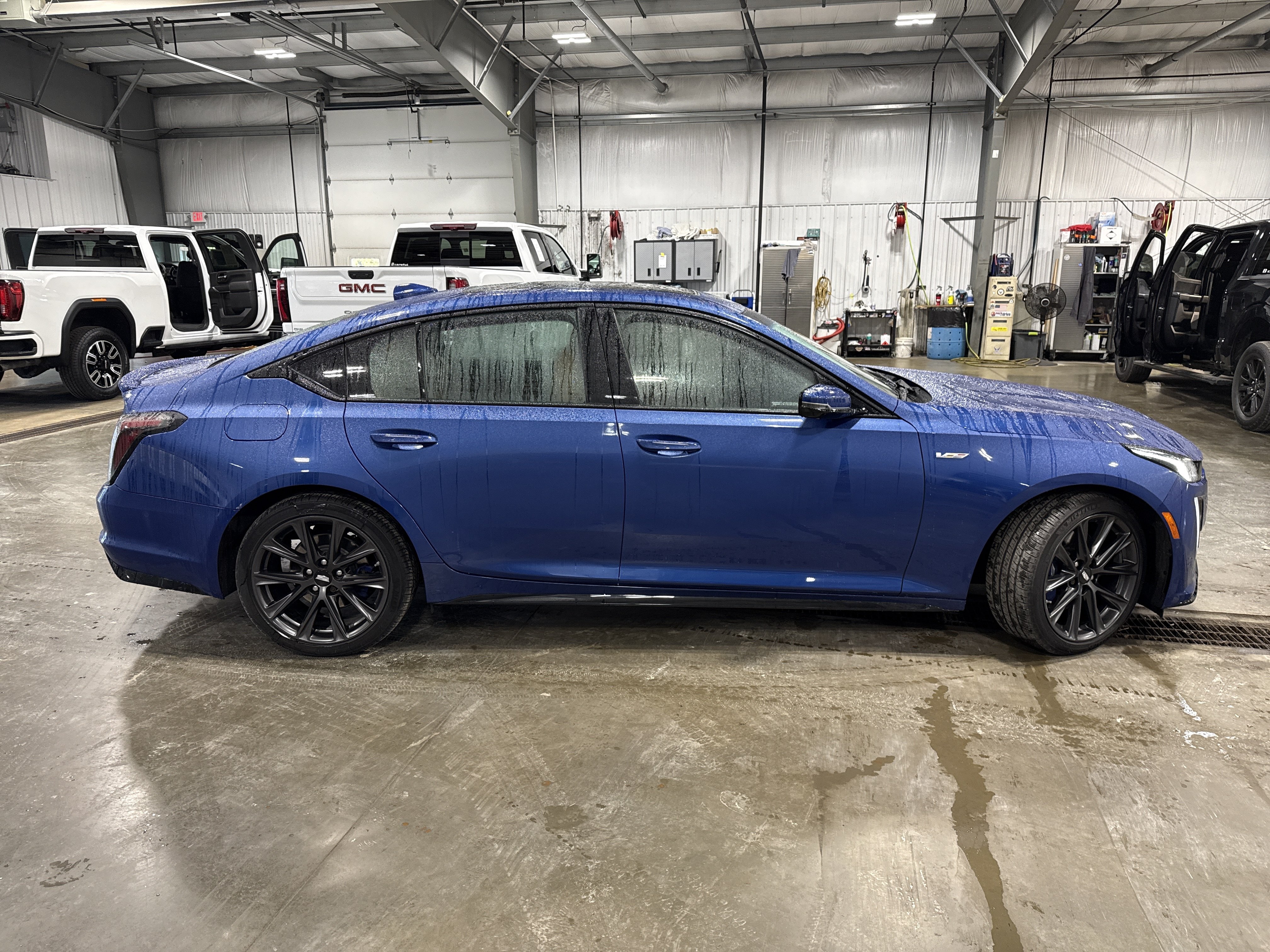 Used 2022 Cadillac CT5 V w/ Platinum Package AWD/4WD image 2