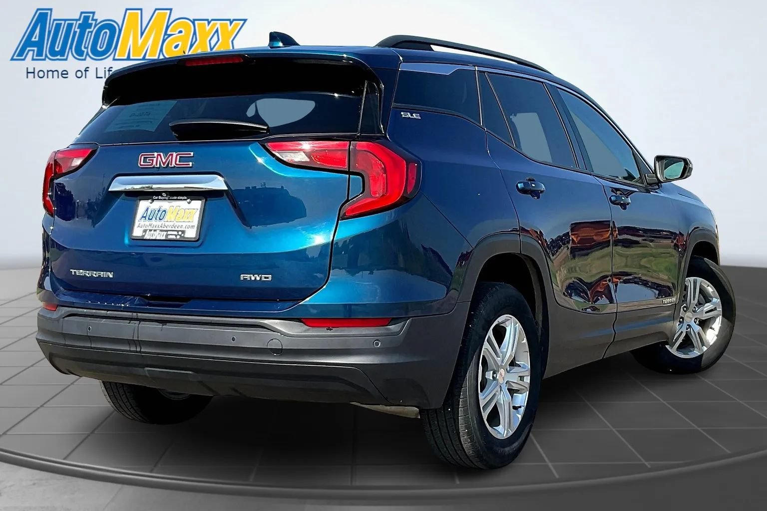 Used 2020 GMC Terrain SLE w/ Driver Convenience Package AWD/4WD image 9