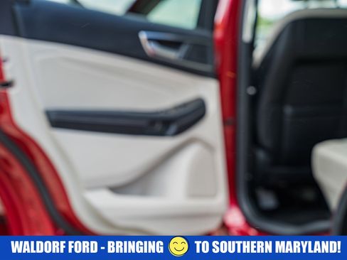 Used 2020 Ford Edge Titanium w/ Equipment Group 301A AWD/4WD image 39