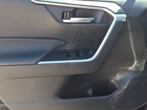 Used 2025 Toyota RAV4 XLE AWD/4WD image 13