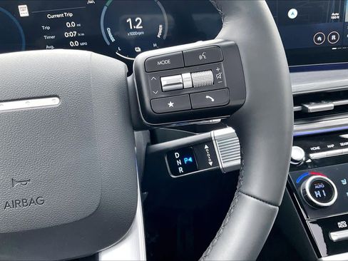 Certified 2025 Hyundai Santa Fe Limited image 18