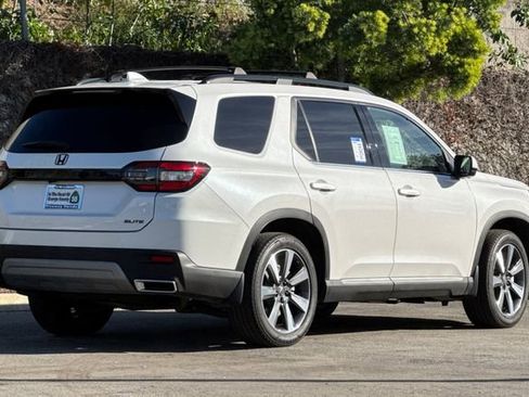 Certified 2024 Honda Pilot Elite image 4