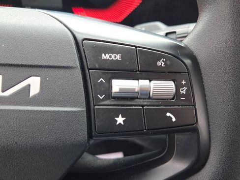 Used 2025 Kia K4 FWD image 23