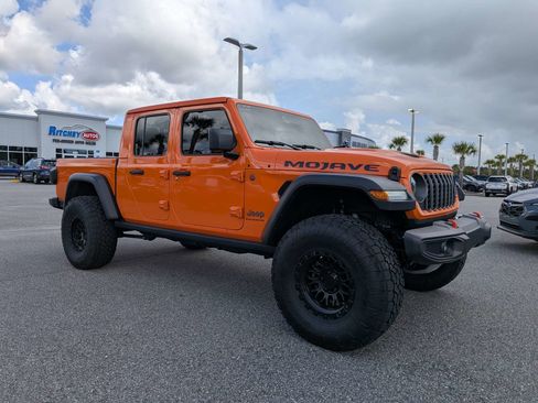 Used 2025 Jeep Gladiator Mojave w/ Convenience Group AWD/4WD image 2