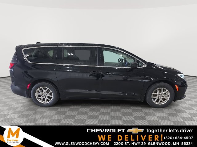 Used 2024 Chrysler Pacifica Touring-L FWD image 1
