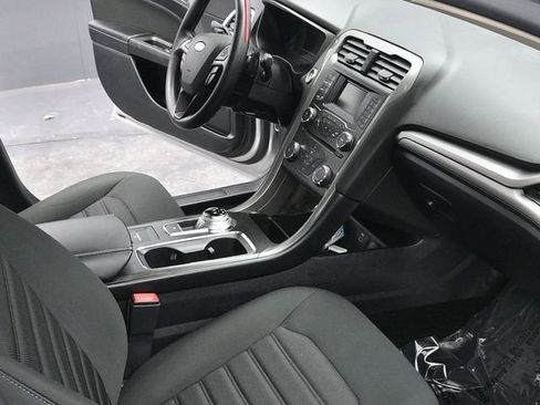 Used 2018 Ford Fusion SE image 17