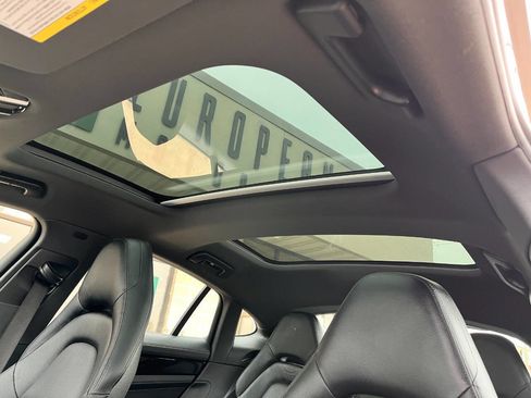 Used 2019 Porsche Panamera 4 image 27