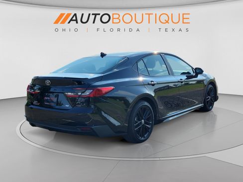 Used 2026 Toyota Camry SE FWD image 5