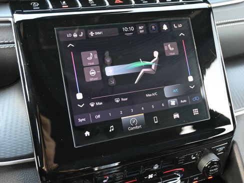 Used 2025 Jeep Grand Cherokee Laredo X w/ Luxury Tech Group I RWD image 29