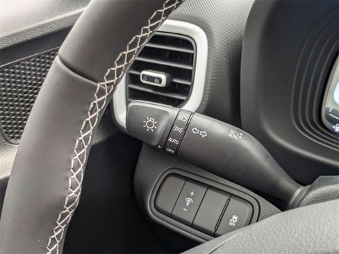 New 2025 Hyundai Venue Limited image 21