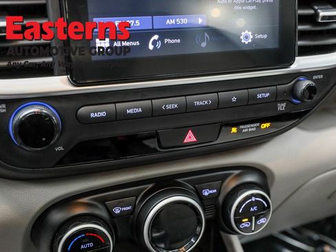 Used 2022 Hyundai Venue SEL image 20