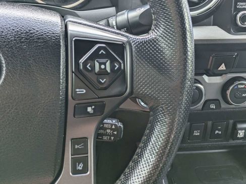 Used 2021 Toyota Tacoma TRD Off-Road w/ Technology Package AWD/4WD image 24