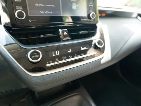 Used 2021 Toyota Corolla LE FWD image 33