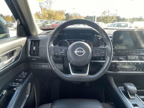 Used 2023 Nissan Pathfinder SL image 13