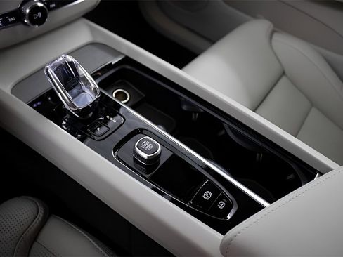 Certified 2024 Volvo XC60 T8 Ultimate w/ Protection Package Premier image 12