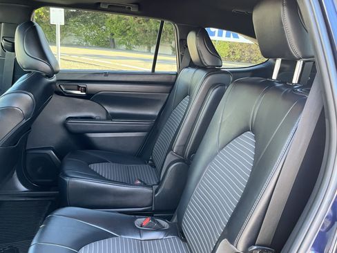 Used 2022 Toyota Highlander XSE image 14