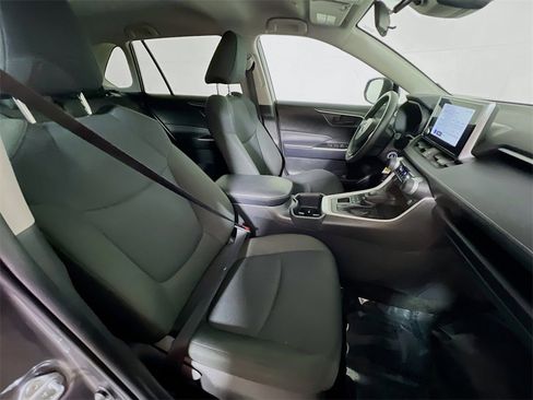 Certified 2025 Toyota RAV4 LE image 25