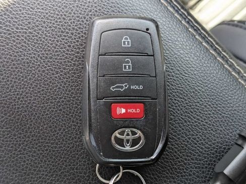 Used 2024 Toyota Corolla Cross AWD Hybrid w/ Convenience Package image 34
