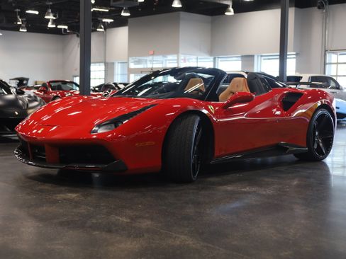 Used 2019 Ferrari 488 Spider RWD image 3