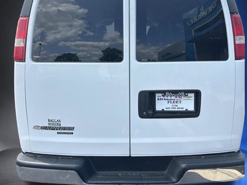 Used 2019 Chevrolet Express 3500 LT w/ LT Preferred Equipment Group RWD image 4