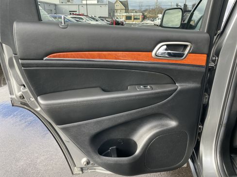 Used 2013 Jeep Grand Cherokee Overland image 27