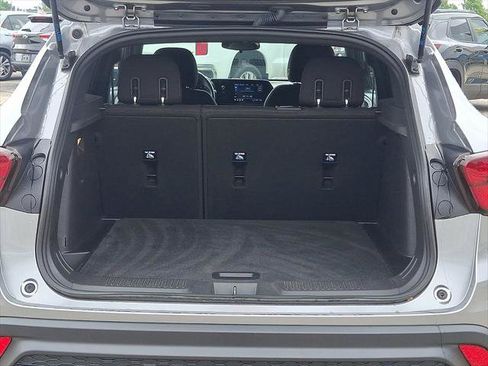 Used 2024 Chevrolet Trax RS FWD image 30