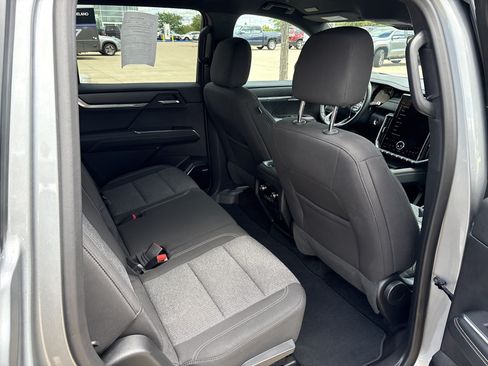Used 2025 GMC Acadia Elevation FWD image 13