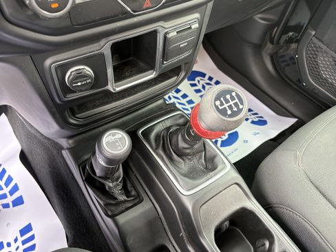 Used 2019 Jeep Wrangler Sport image 28