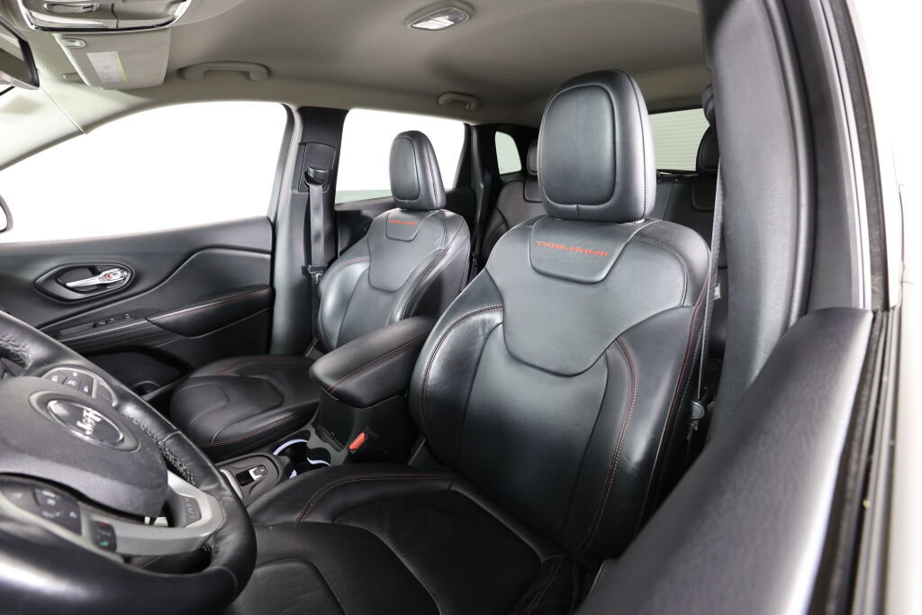 Used 2015 Jeep Cherokee Trailhawk w/ Comfort/Convenience Group AWD/4WD image 11
