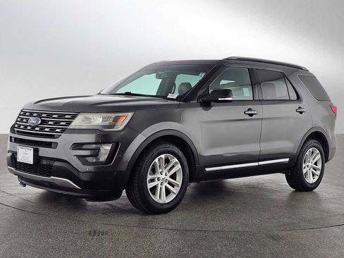 Used 2016 Ford Explorer XLT w/ Equipment Group 202A image 7