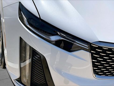 Used 2022 Cadillac XT6 Premium Luxury w/ Technology Package FWD image 28