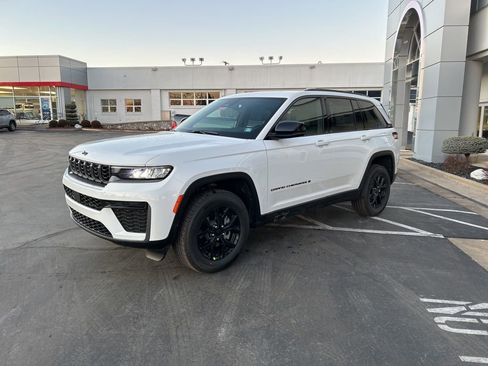 New 2026 Jeep Grand Cherokee Altitude AWD/4WD image 6