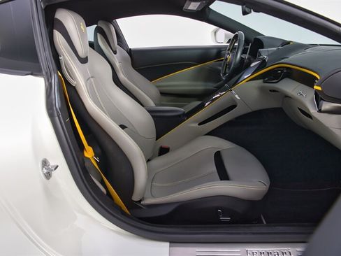 Used 2021 Ferrari Roma RWD image 31