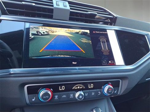 New 2025 Audi Q3 2.0T Premium image 11