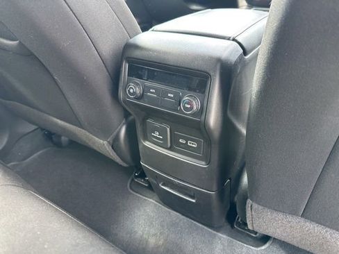 Used 2023 GMC Acadia SLE AWD/4WD image 18