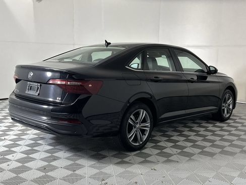 Used 2024 Volkswagen Jetta SE FWD image 8