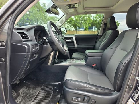 Used 2023 Toyota 4Runner SR5 Premium w/ Moonroof Package RWD image 10