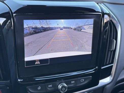 Used 2022 Chevrolet Traverse LT image 4