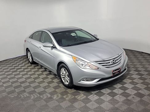 Used 2013 Hyundai Sonata GLS w/ Popular Equipment Pkg FWD image 2