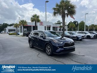 Used 2022 Toyota Highlander XLE FWD video 1