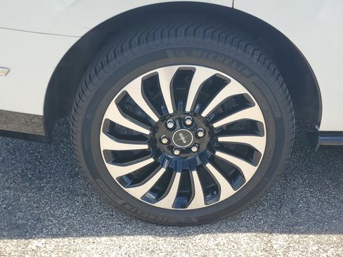 Used 2022 Lincoln Navigator Black Label AWD/4WD image 7