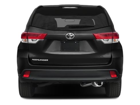 Used 2017 Toyota Highlander Plus AWD/4WD image 5