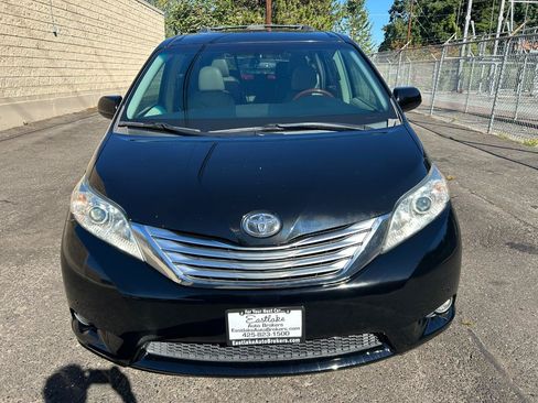 Used 2012 Toyota Sienna Limited w/ Premium Pkg AWD/4WD image 2