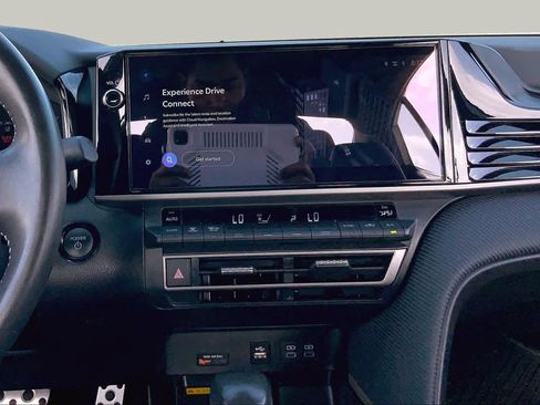 Used 2025 Toyota Camry SE w/ Multimedia Upgrade Package FWD image 7