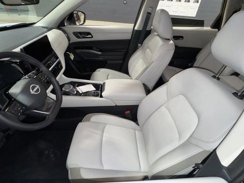 New 2026 Nissan Pathfinder SL image 23