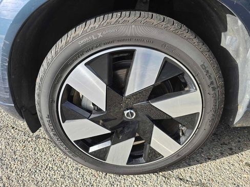 Used 2023 Volvo XC60 T8 Plus image 9