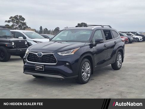 Used 2023 Toyota Highlander Platinum AWD/4WD image 1