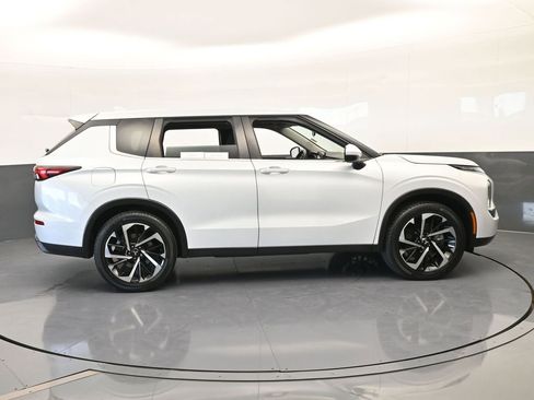 Used 2022 Mitsubishi Outlander ES image 7