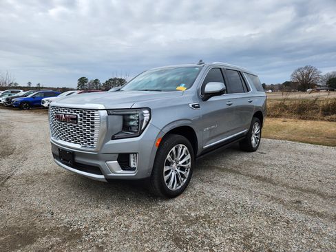 Used 2024 GMC Yukon Denali w/ Advanced Technology Package image 5