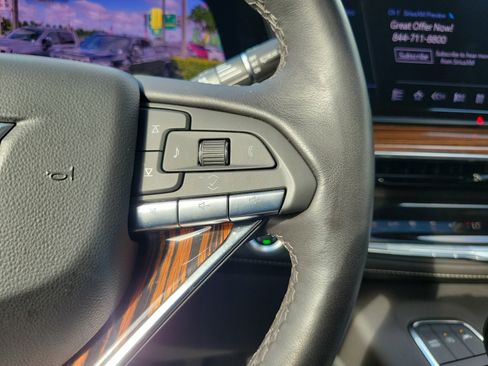 Used 2024 Cadillac Escalade Premium Luxury image 23